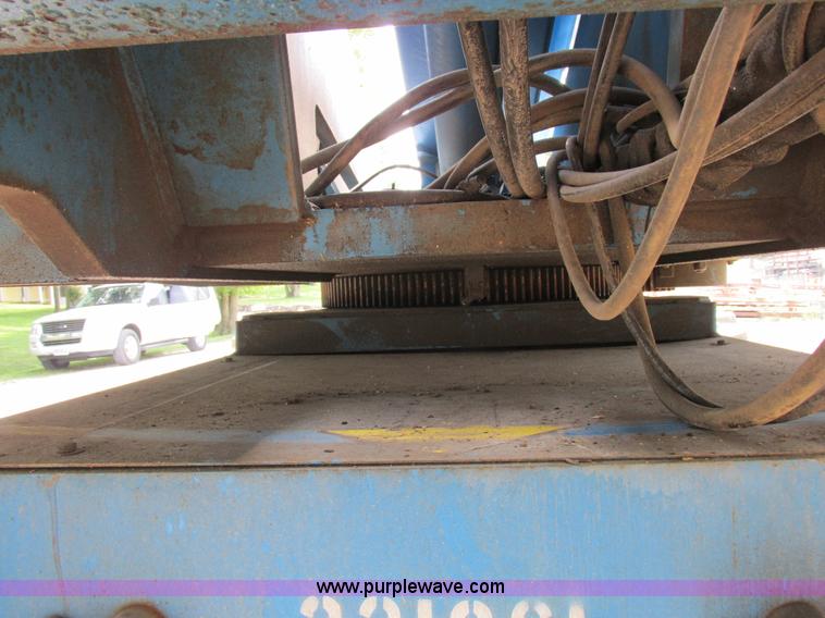 image for item I8951 1997 Genie S60 boom lift