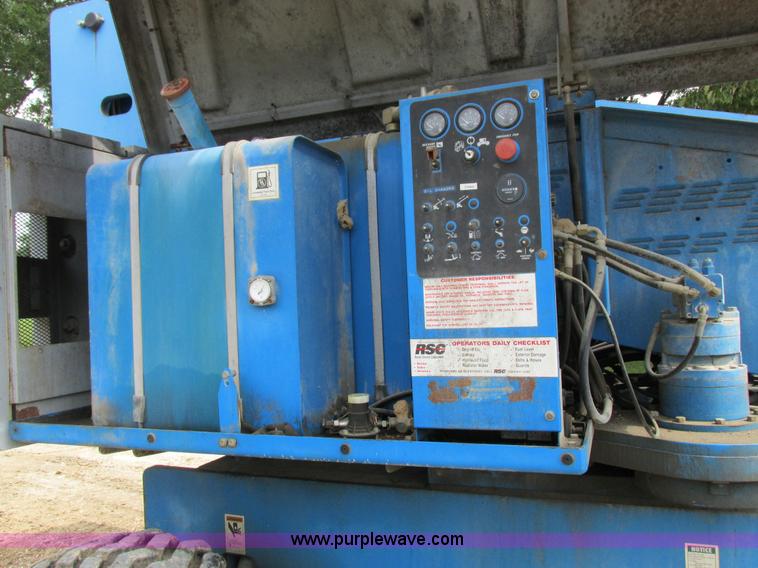 image for item I8951 1997 Genie S60 boom lift