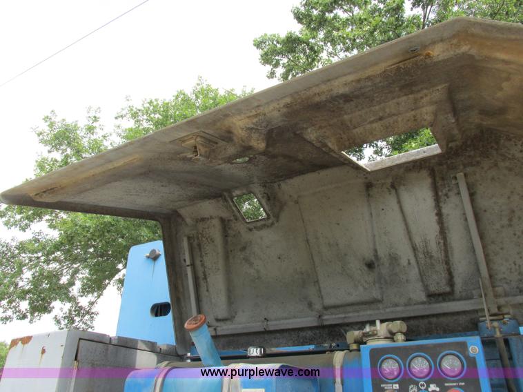 image for item I8951 1997 Genie S60 boom lift