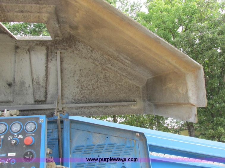 image for item I8951 1997 Genie S60 boom lift