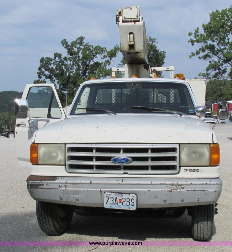 image for item I8952 1990 Ford F450 Super Duty XL utility truck