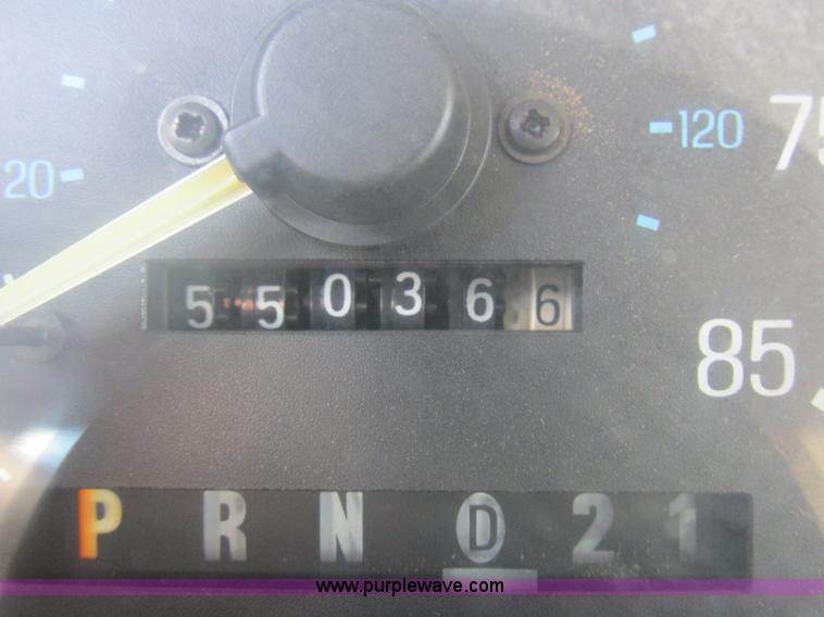 image for item I8952 1990 Ford F450 Super Duty XL utility truck