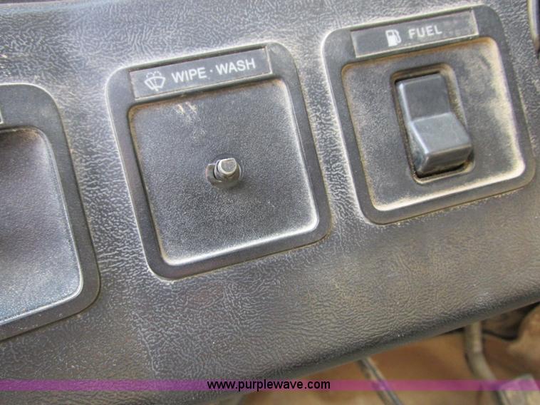 image for item I8952 1990 Ford F450 Super Duty XL utility truck