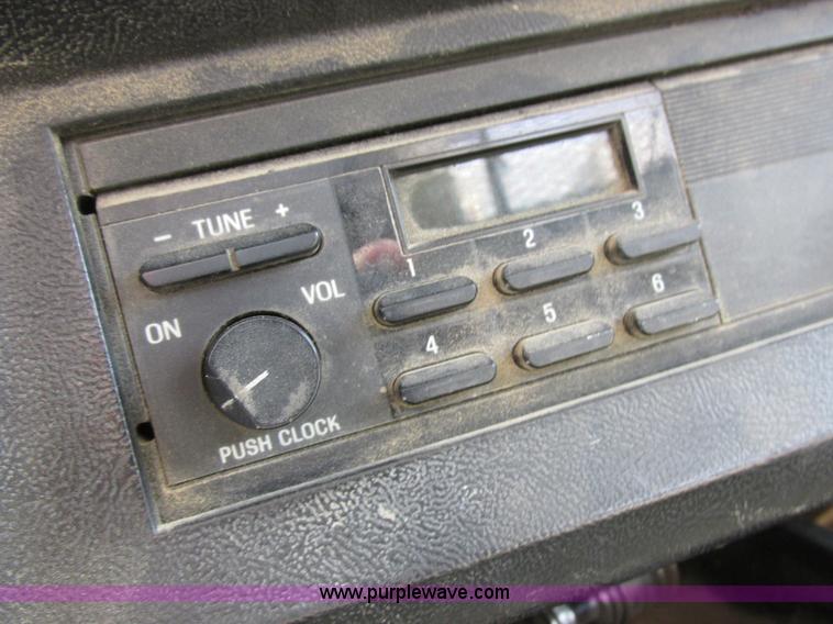 image for item I8952 1990 Ford F450 Super Duty XL utility truck