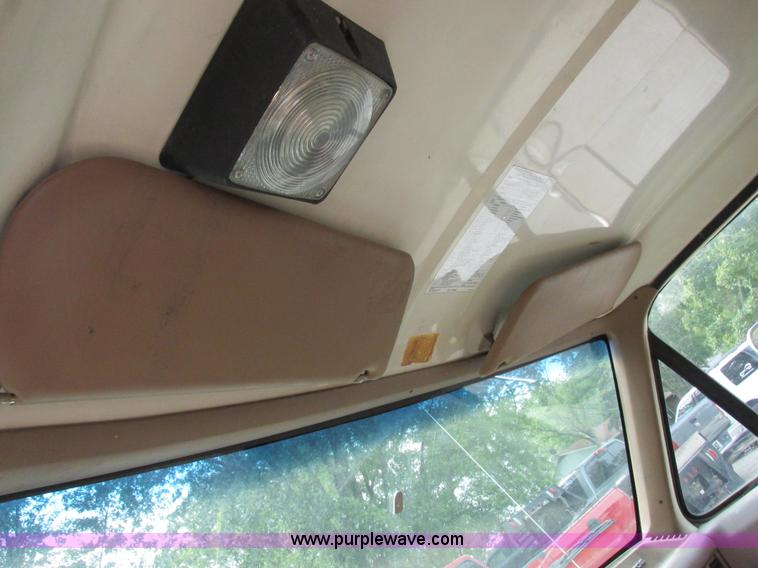 image for item I8952 1990 Ford F450 Super Duty XL utility truck