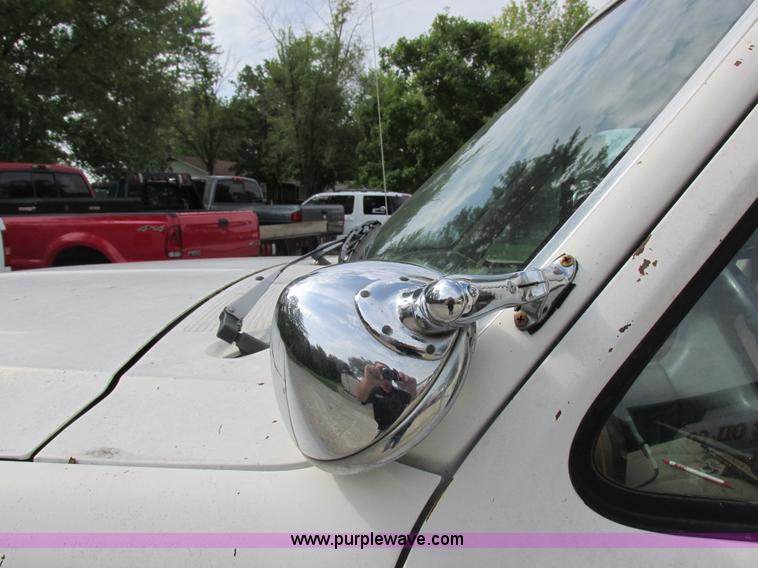 image for item I8952 1990 Ford F450 Super Duty XL utility truck