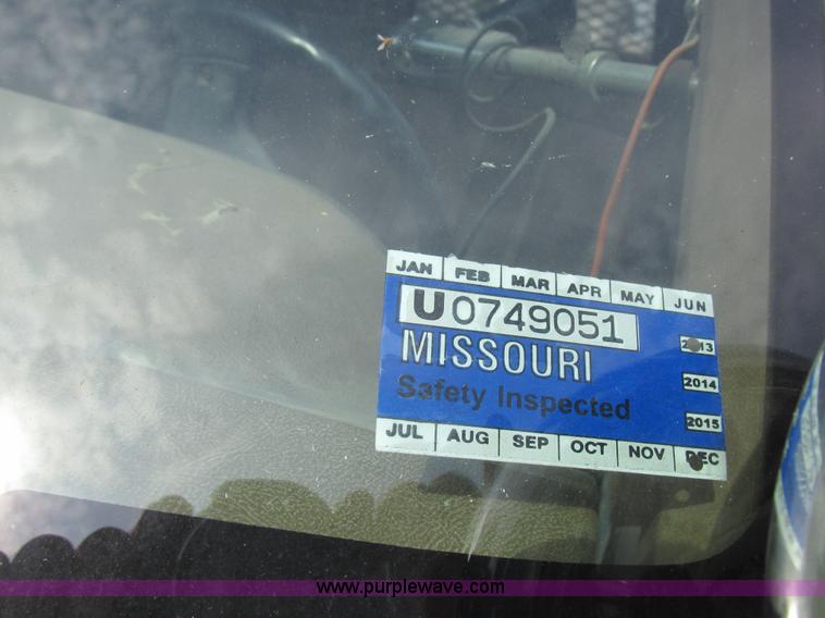 image for item I8952 1990 Ford F450 Super Duty XL utility truck