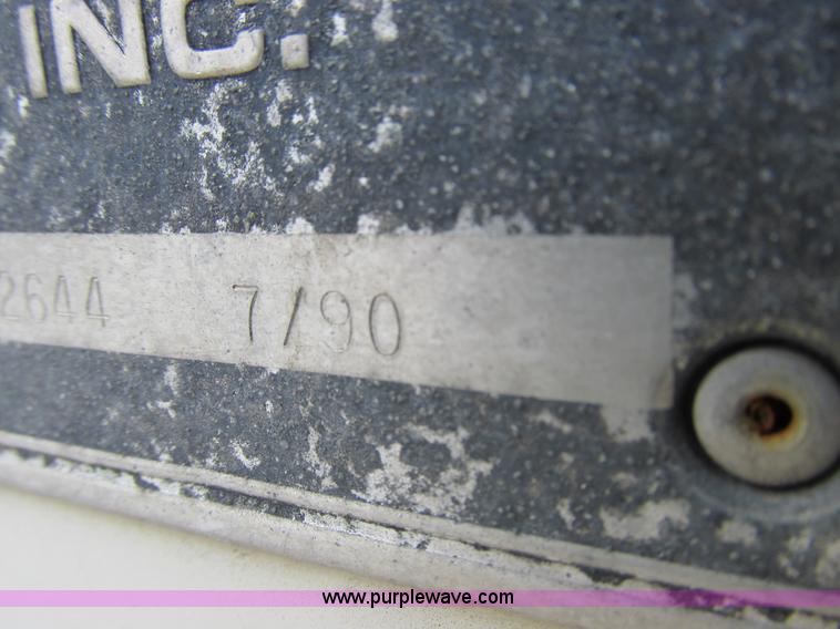 image for item I8952 1990 Ford F450 Super Duty XL utility truck