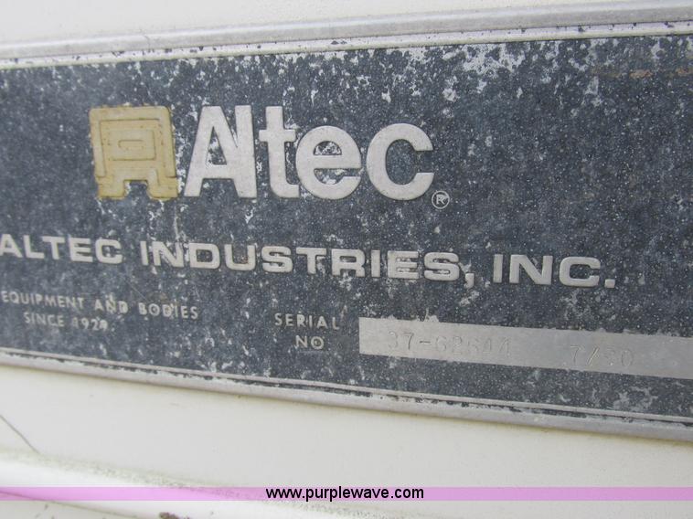 image for item I8952 1990 Ford F450 Super Duty XL utility truck