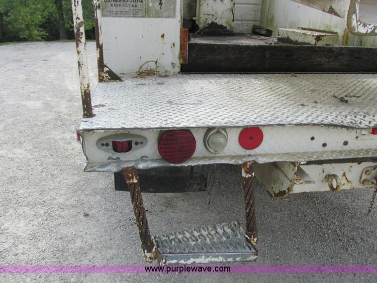 image for item I8952 1990 Ford F450 Super Duty XL utility truck