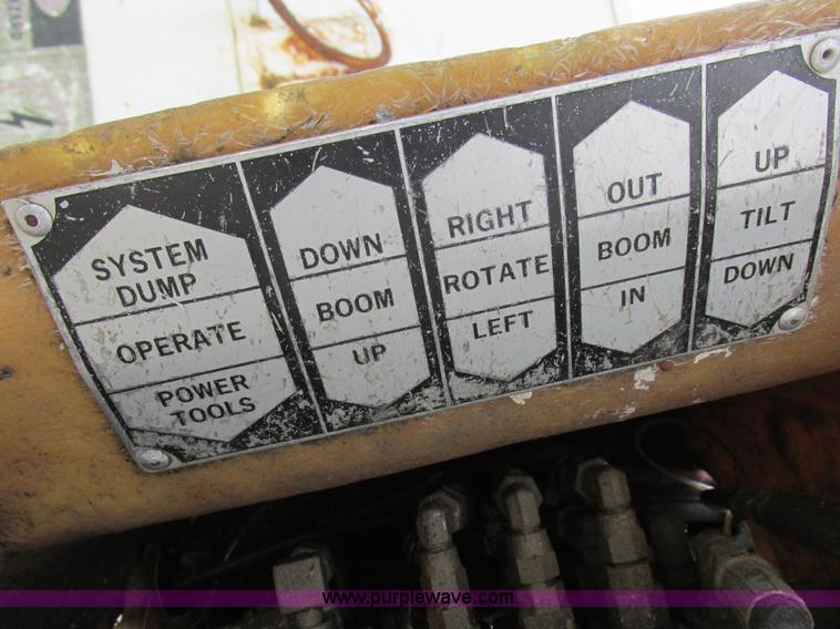 image for item I8952 1990 Ford F450 Super Duty XL utility truck