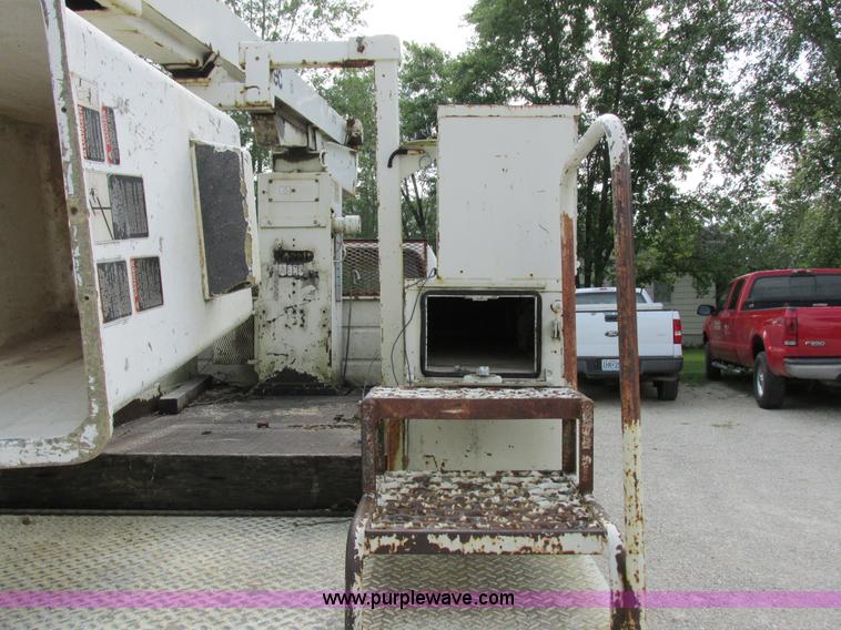 image for item I8952 1990 Ford F450 Super Duty XL utility truck