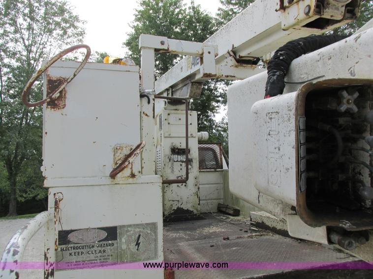 image for item I8952 1990 Ford F450 Super Duty XL utility truck