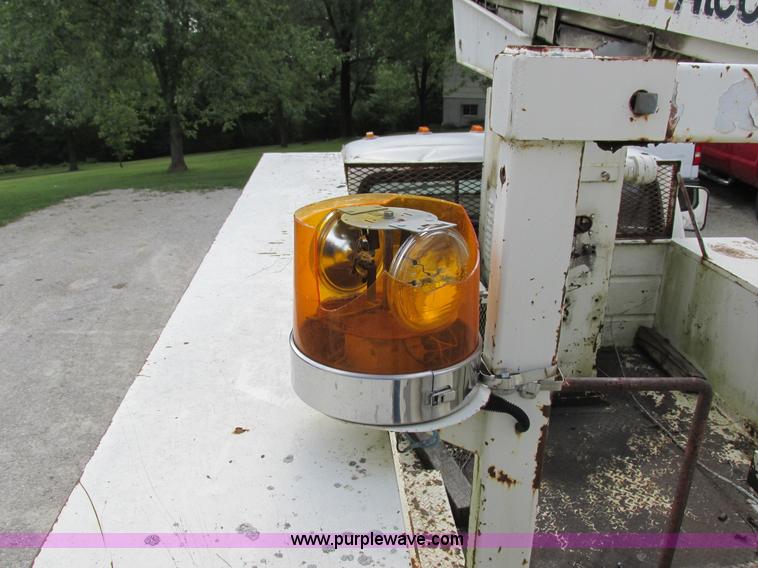 image for item I8952 1990 Ford F450 Super Duty XL utility truck