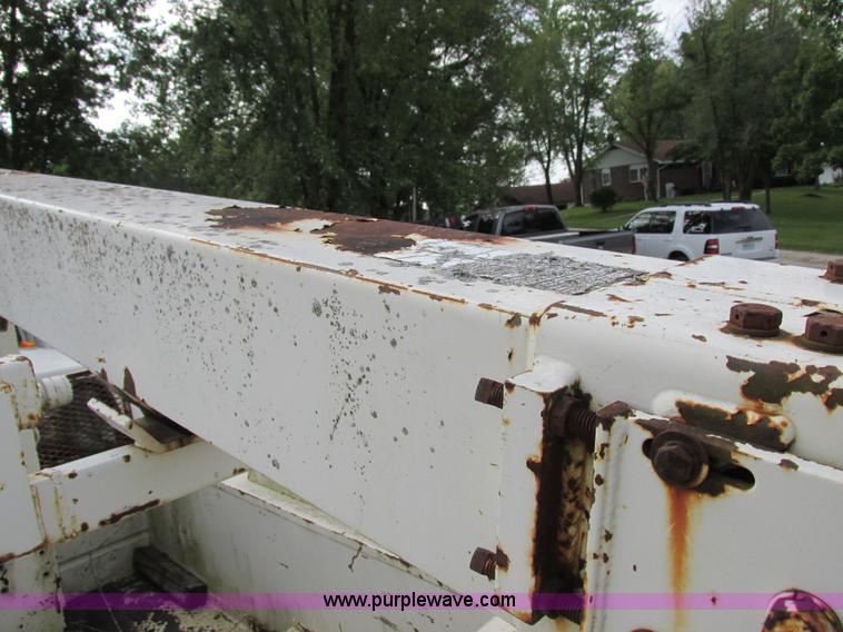 image for item I8952 1990 Ford F450 Super Duty XL utility truck