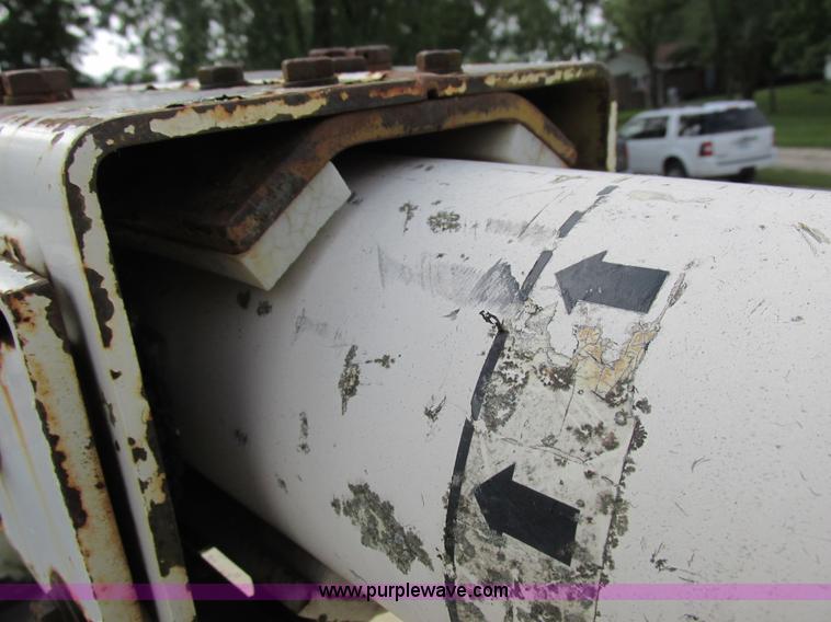 image for item I8952 1990 Ford F450 Super Duty XL utility truck