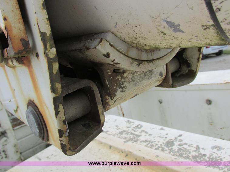 image for item I8952 1990 Ford F450 Super Duty XL utility truck