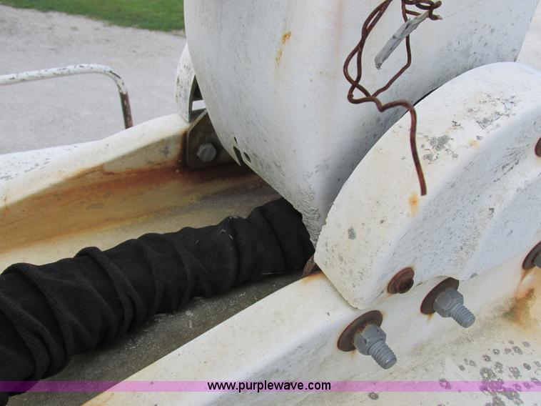 image for item I8952 1990 Ford F450 Super Duty XL utility truck