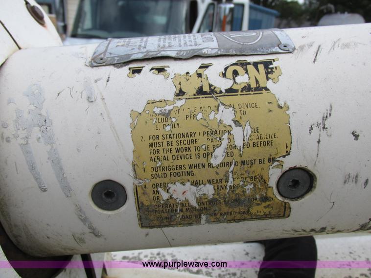 image for item I8952 1990 Ford F450 Super Duty XL utility truck