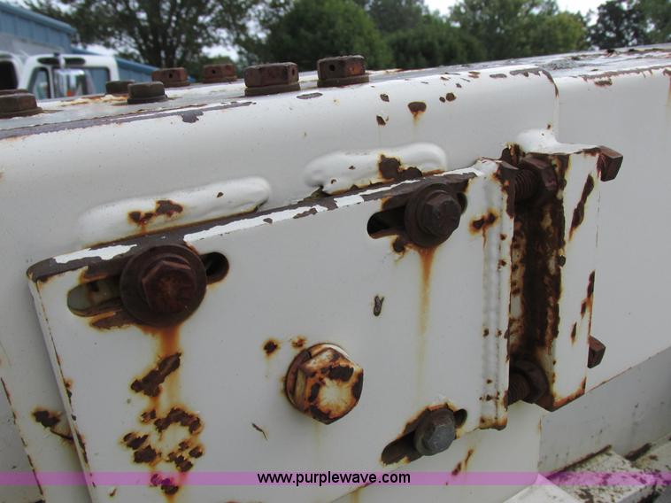 image for item I8952 1990 Ford F450 Super Duty XL utility truck