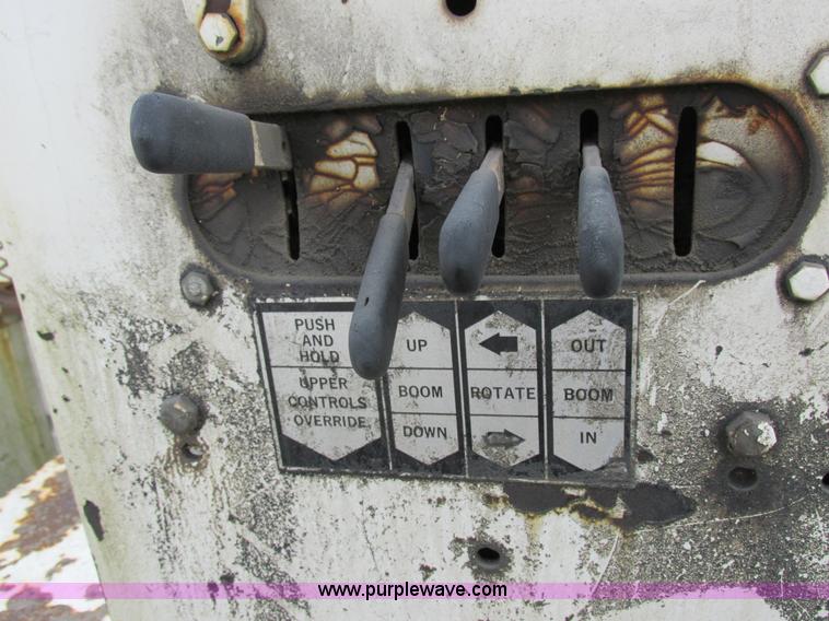 image for item I8952 1990 Ford F450 Super Duty XL utility truck