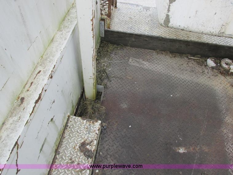 image for item I8952 1990 Ford F450 Super Duty XL utility truck