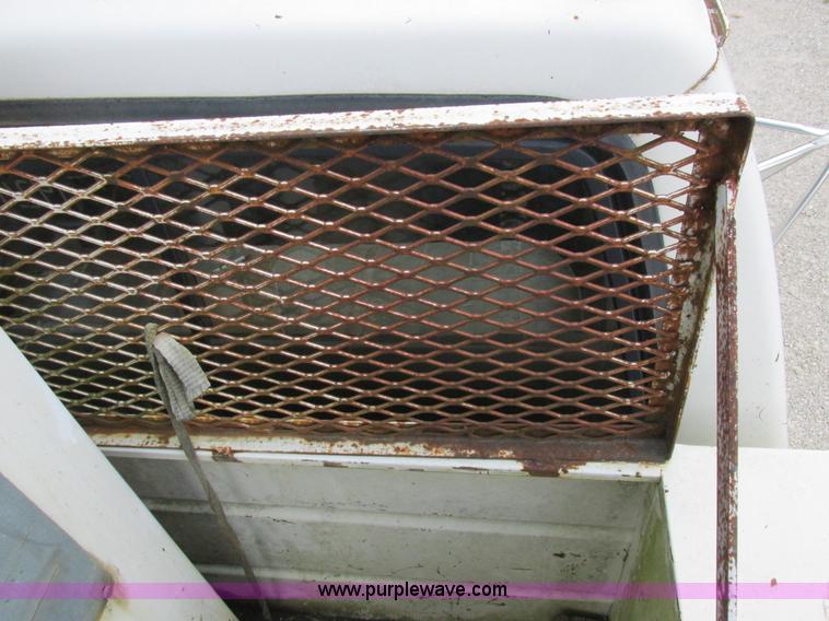 image for item I8952 1990 Ford F450 Super Duty XL utility truck