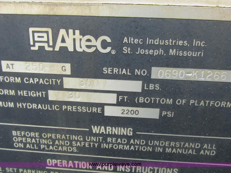 image for item I8952 1990 Ford F450 Super Duty XL utility truck