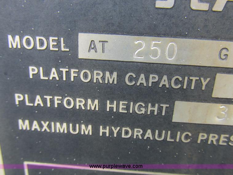 image for item I8952 1990 Ford F450 Super Duty XL utility truck