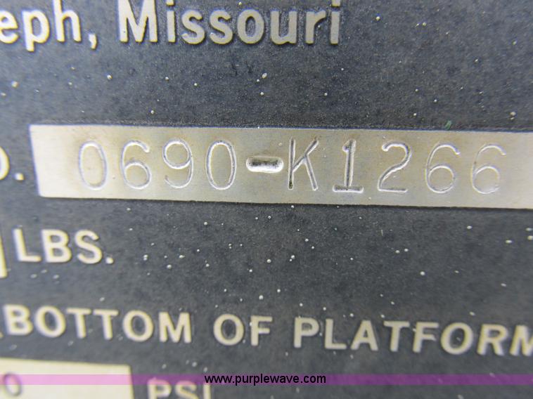 image for item I8952 1990 Ford F450 Super Duty XL utility truck