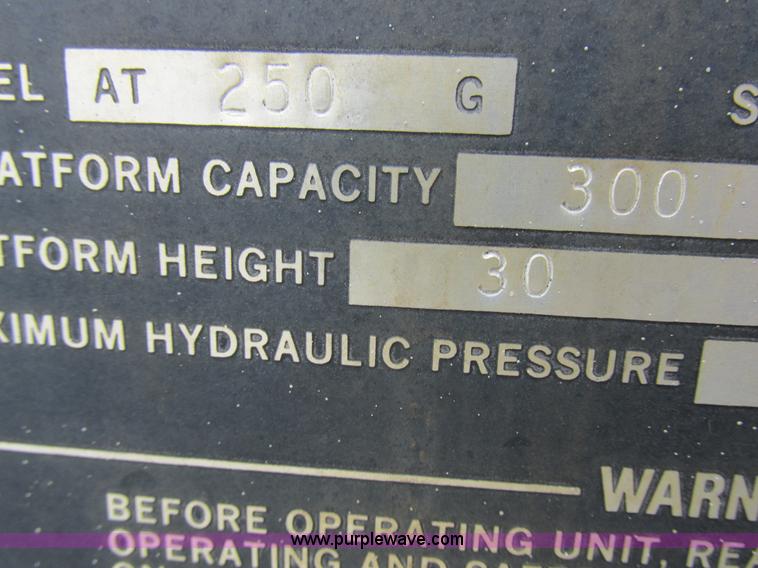 image for item I8952 1990 Ford F450 Super Duty XL utility truck