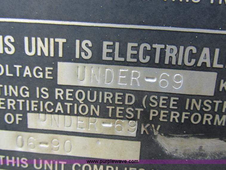 image for item I8952 1990 Ford F450 Super Duty XL utility truck