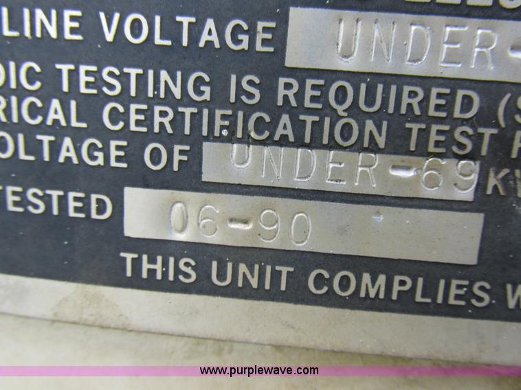 image for item I8952 1990 Ford F450 Super Duty XL utility truck