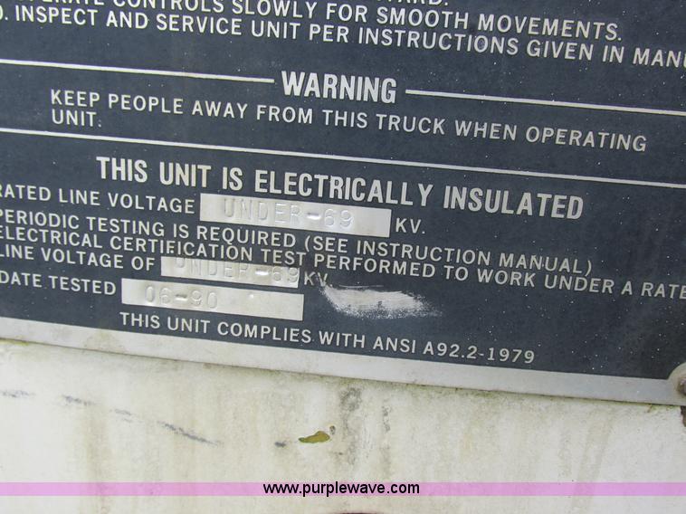 image for item I8952 1990 Ford F450 Super Duty XL utility truck