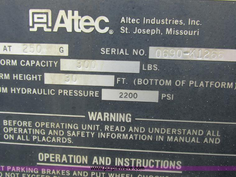 image for item I8952 1990 Ford F450 Super Duty XL utility truck