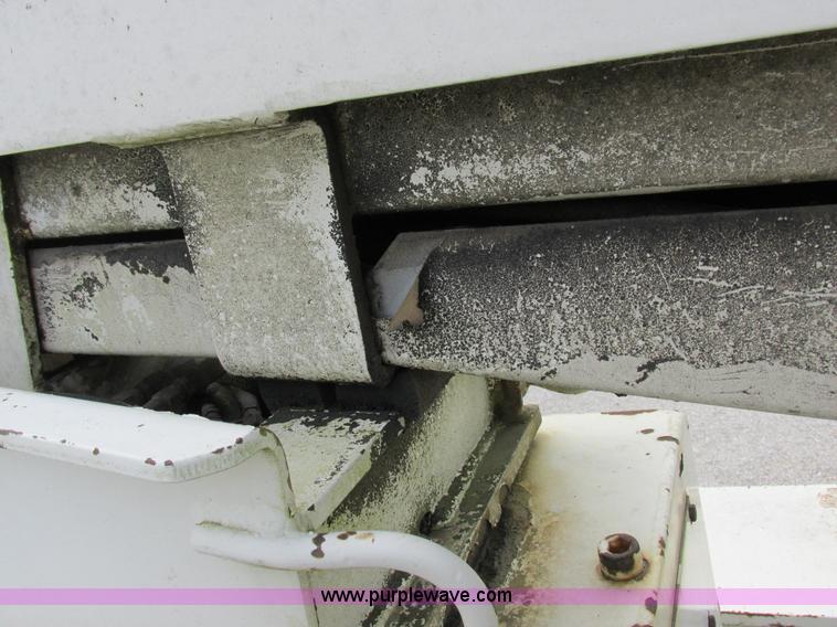 image for item I8952 1990 Ford F450 Super Duty XL utility truck