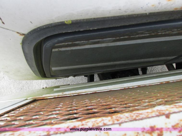 image for item I8952 1990 Ford F450 Super Duty XL utility truck