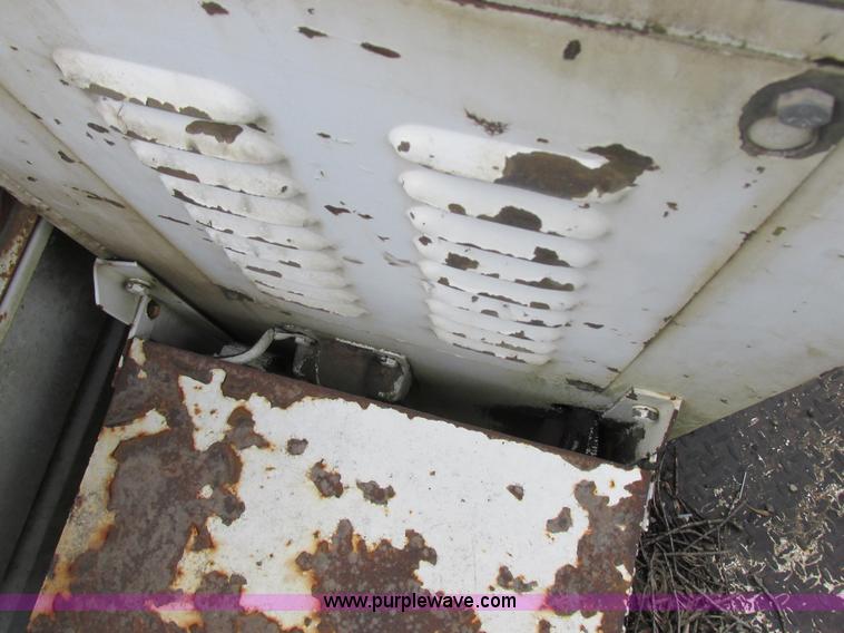 image for item I8952 1990 Ford F450 Super Duty XL utility truck