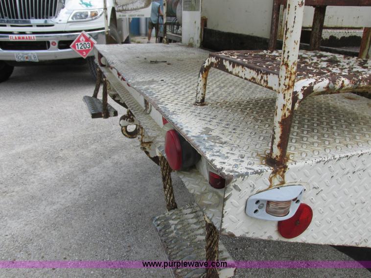 image for item I8952 1990 Ford F450 Super Duty XL utility truck