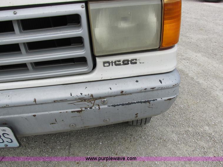 image for item I8952 1990 Ford F450 Super Duty XL utility truck