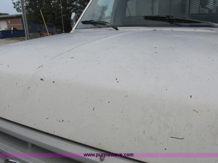 image for item I8952 1990 Ford F450 Super Duty XL utility truck