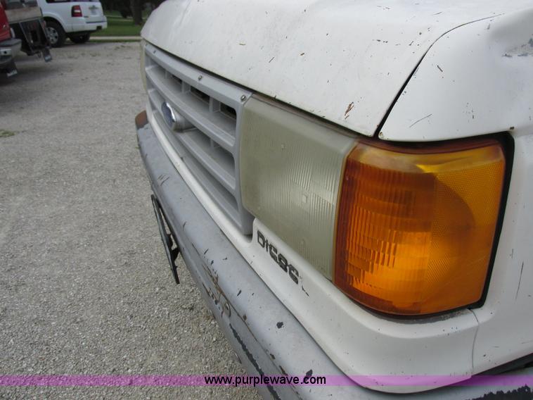 image for item I8952 1990 Ford F450 Super Duty XL utility truck