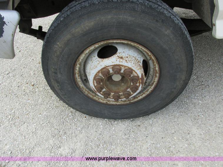 image for item I8952 1990 Ford F450 Super Duty XL utility truck