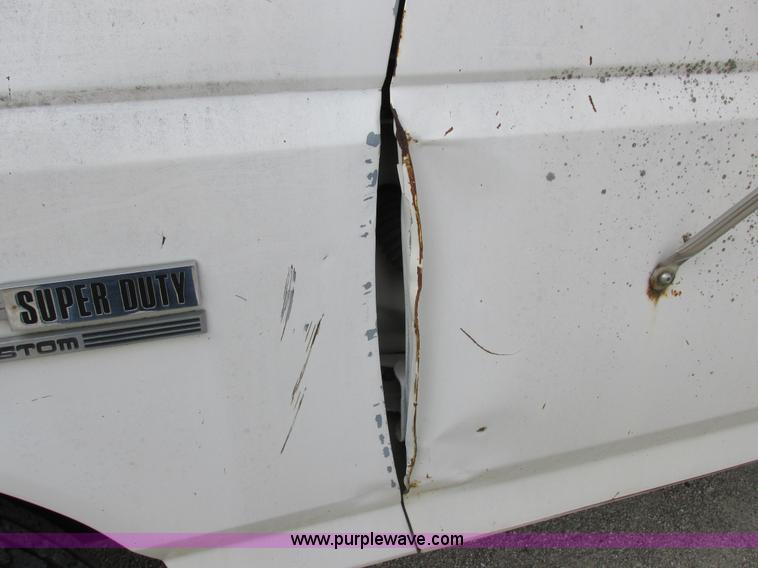 image for item I8952 1990 Ford F450 Super Duty XL utility truck