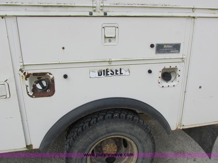 image for item I8952 1990 Ford F450 Super Duty XL utility truck