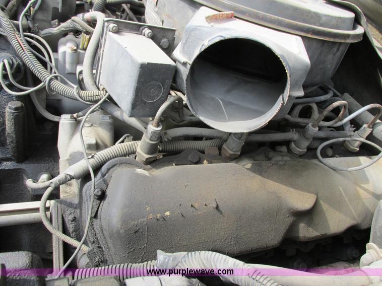 image for item I8952 1990 Ford F450 Super Duty XL utility truck