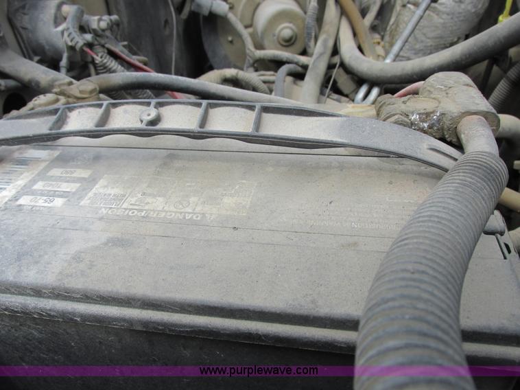 image for item I8952 1990 Ford F450 Super Duty XL utility truck