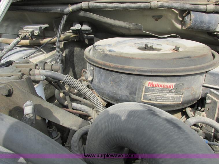 image for item I8952 1990 Ford F450 Super Duty XL utility truck