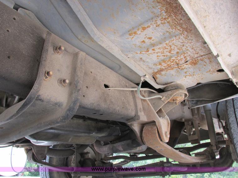 image for item I8952 1990 Ford F450 Super Duty XL utility truck