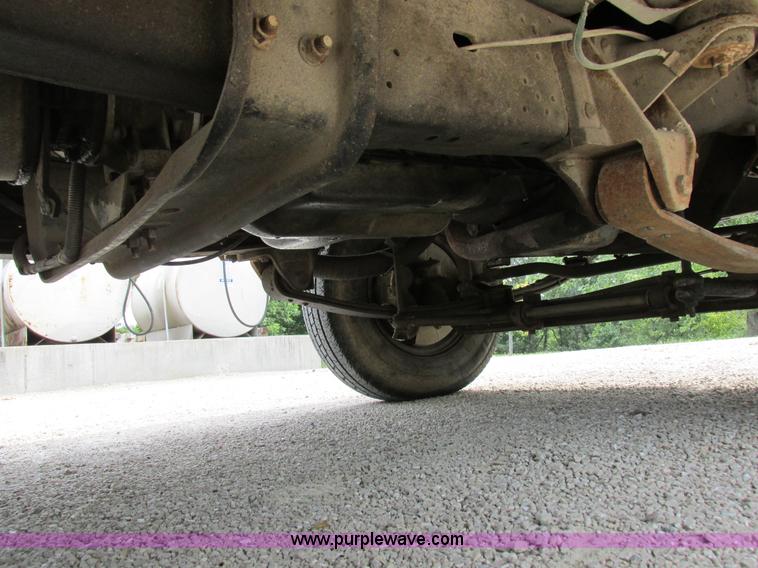 image for item I8952 1990 Ford F450 Super Duty XL utility truck